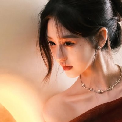 衣衫褴褛的罗尼